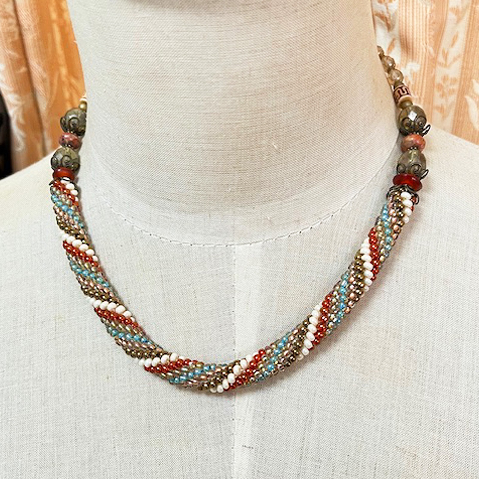 チューブクロッシェで作る～華のネックレス～