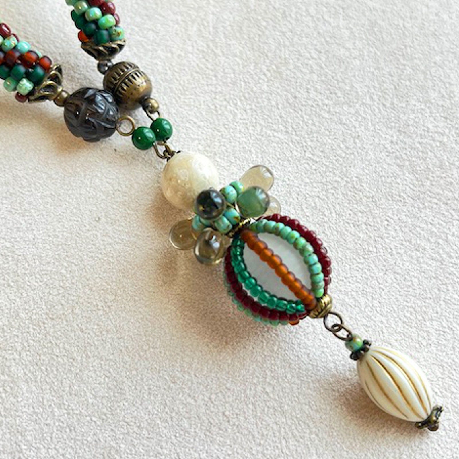 ビーズクロッシェとステッチで作るネックレス～懐古（ノスタルジー）～ ブルー