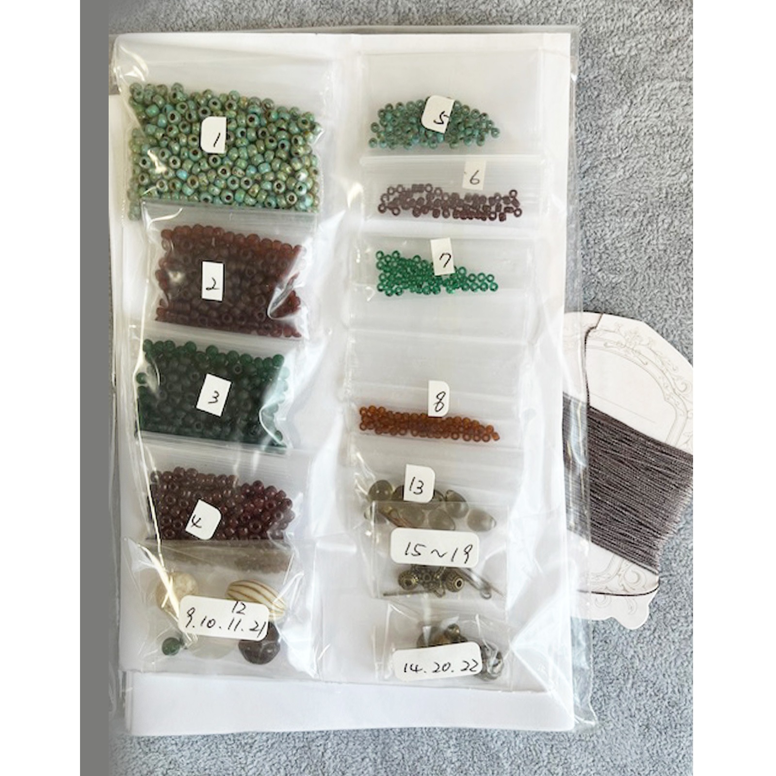 ビーズクロッシェとステッチで作るネックレス～懐古（ノスタルジー）～ ブルー