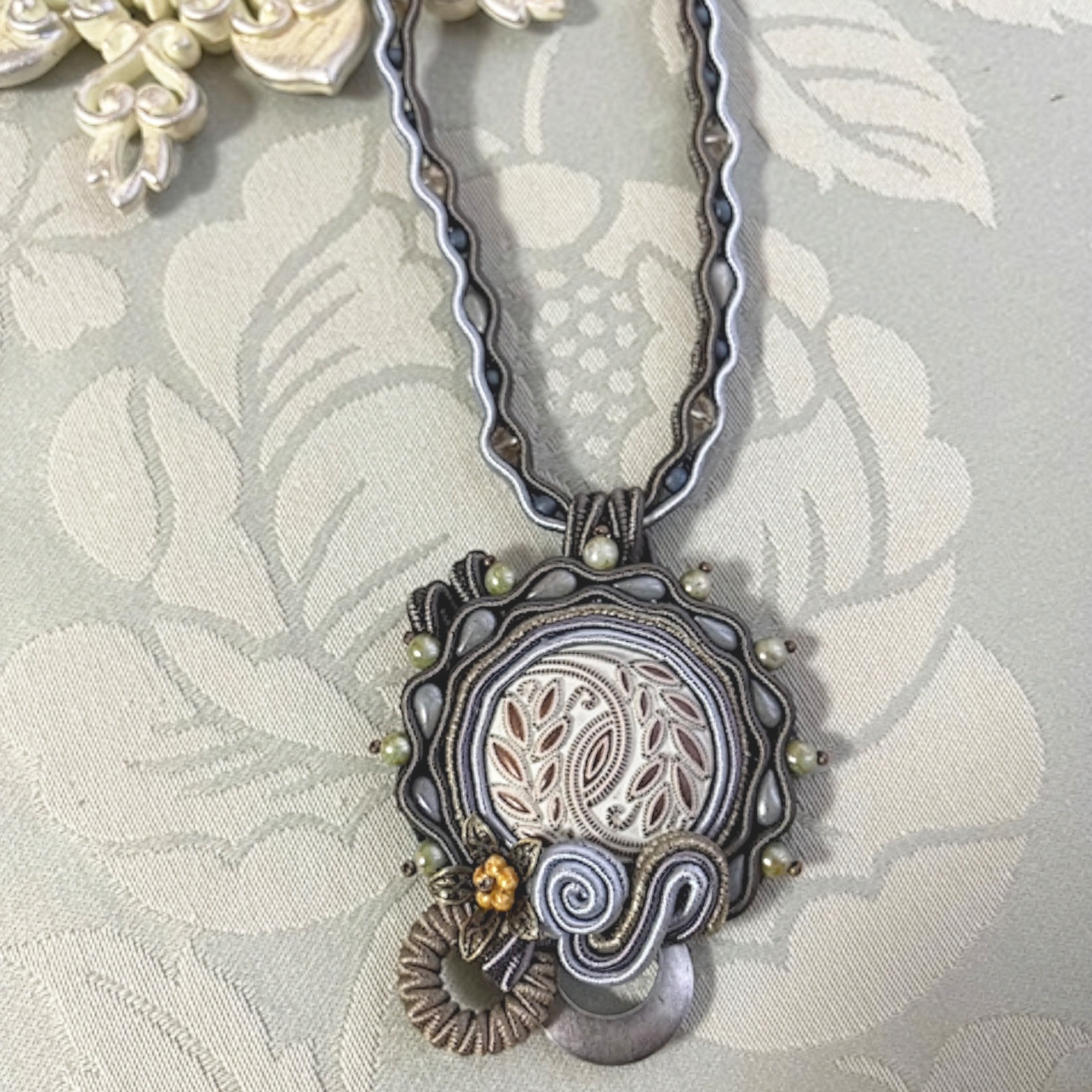 ラダーシェイプで作るペンダント~奏~(かなで)
