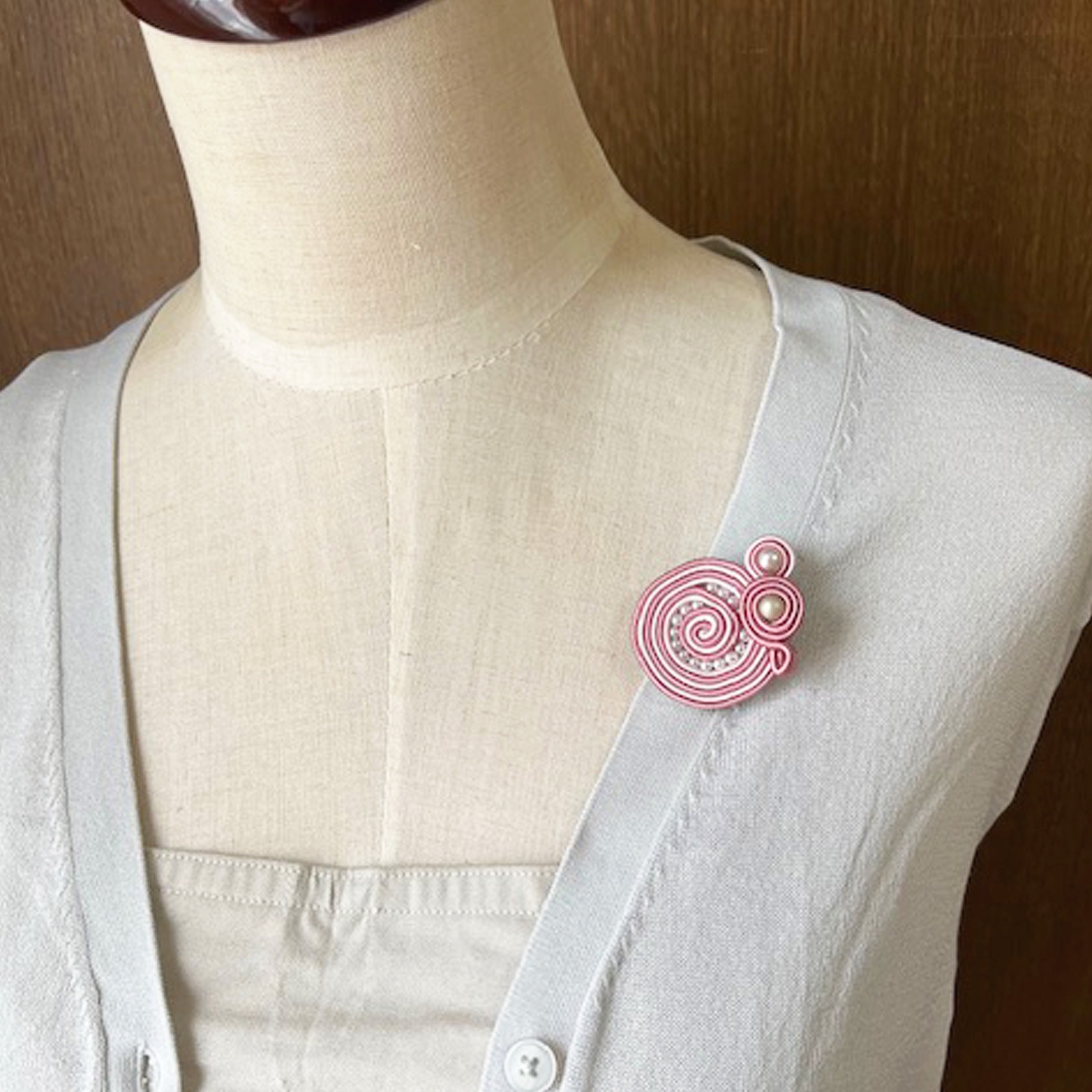 ソウタシエで作るブローチ～渦（うず）～ ピンク