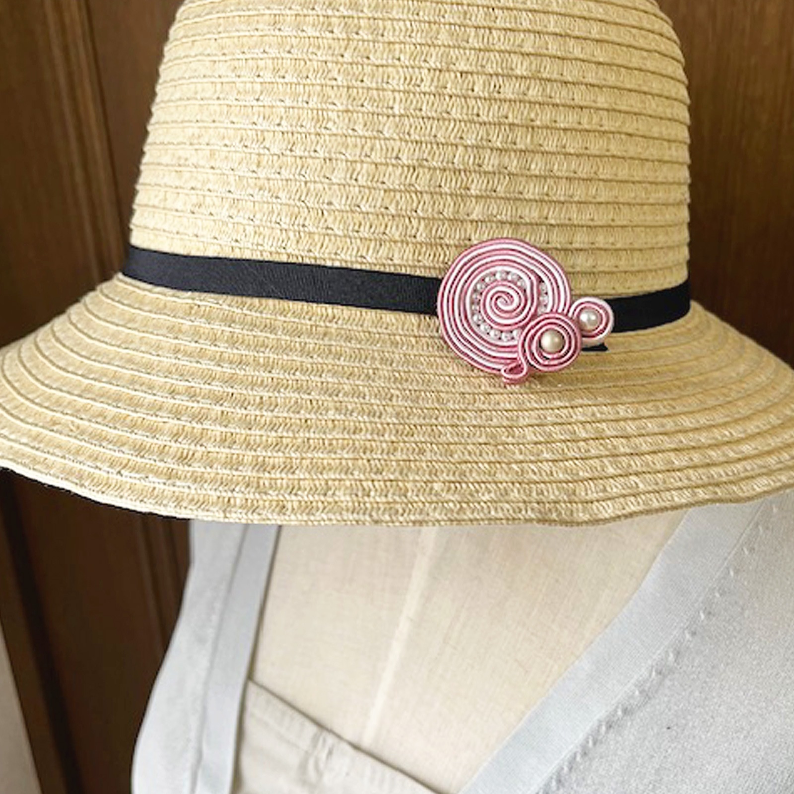 ソウタシエで作るブローチ～渦（うず）～ ピンク