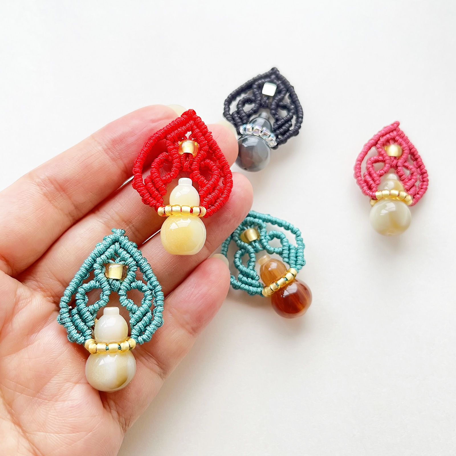 マクラメアクセサリー光抱くひょうたん 朱