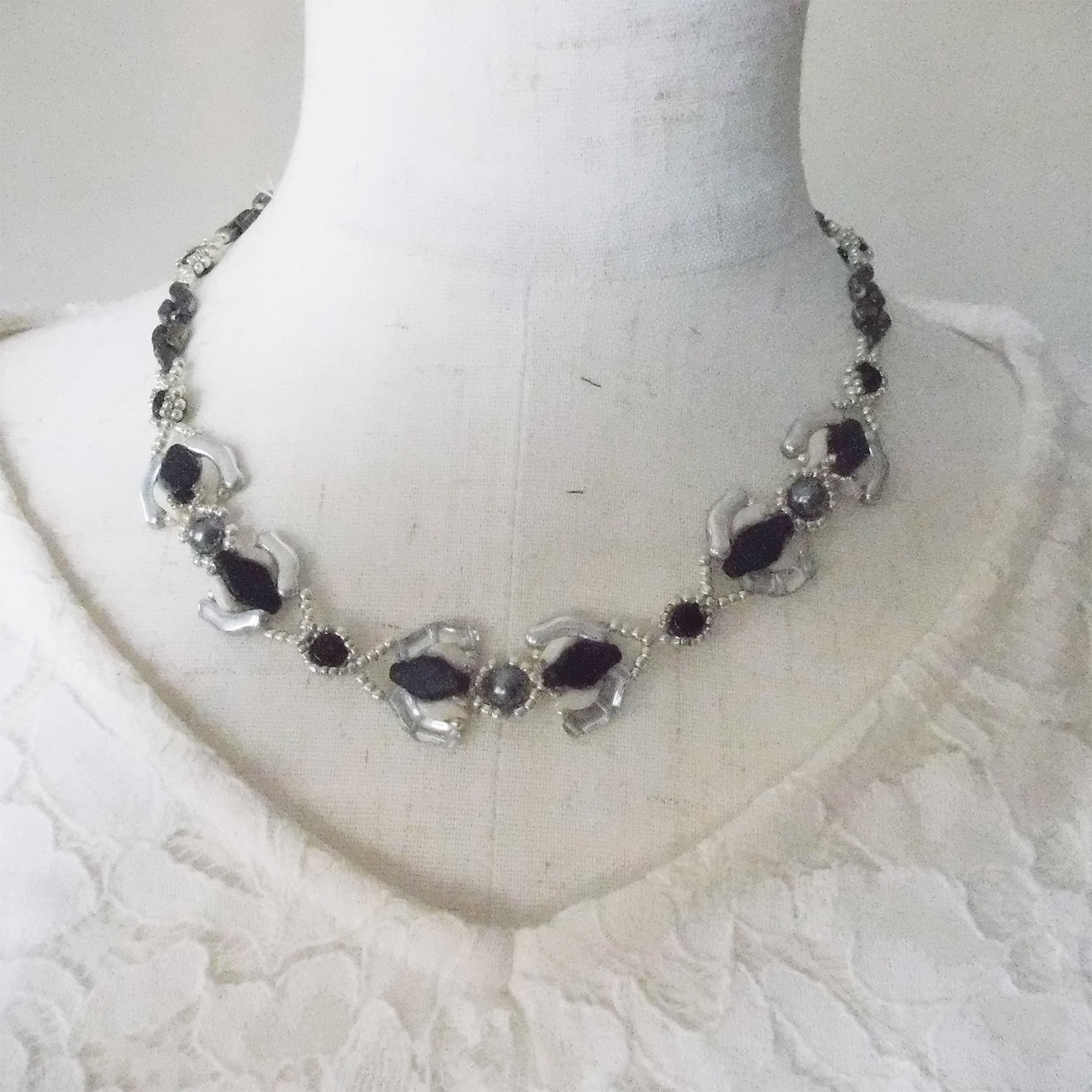 マルチホールビーズを使うネックレスカーニバル シルバー