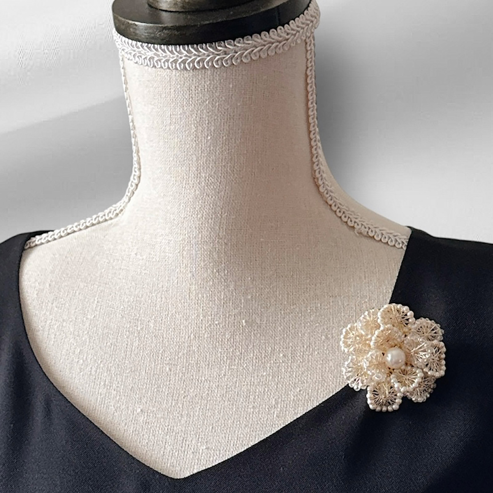 ワイヤーワークで作るキラキラブローチSnow Crystal Flower