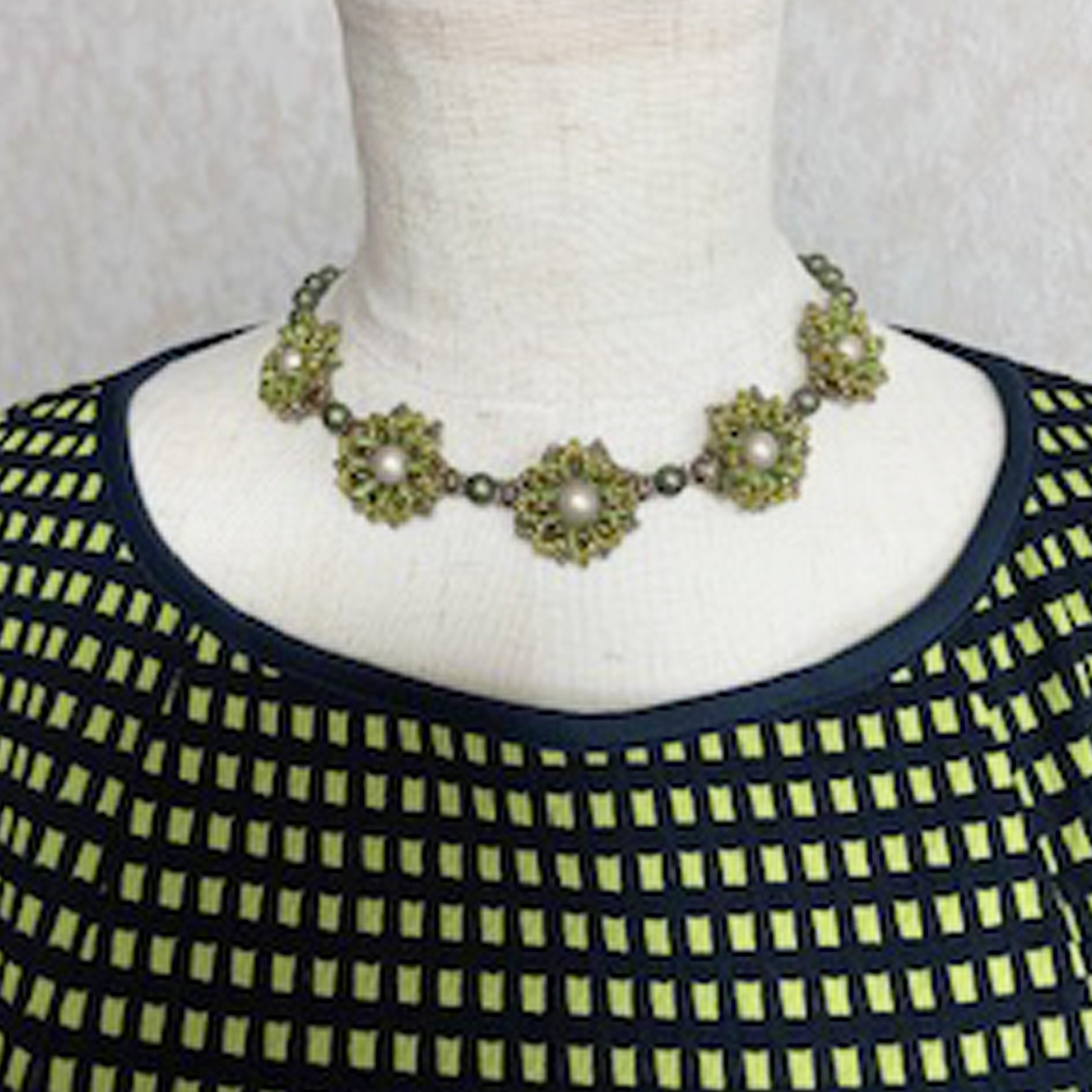 マルチホールビーズで編むネックレス＆リングスピラルフラワー