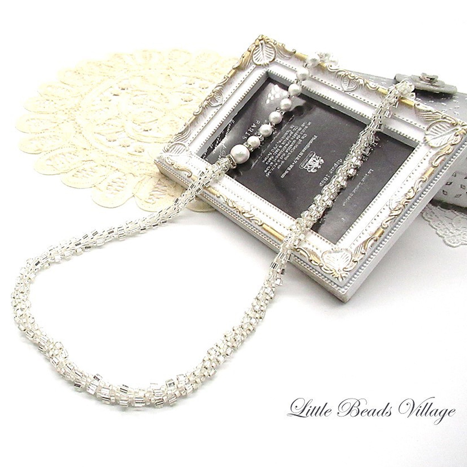 一段3目のチューブクロッシェブリリアント・スクエア・ネックレス ホワイトカラーver.