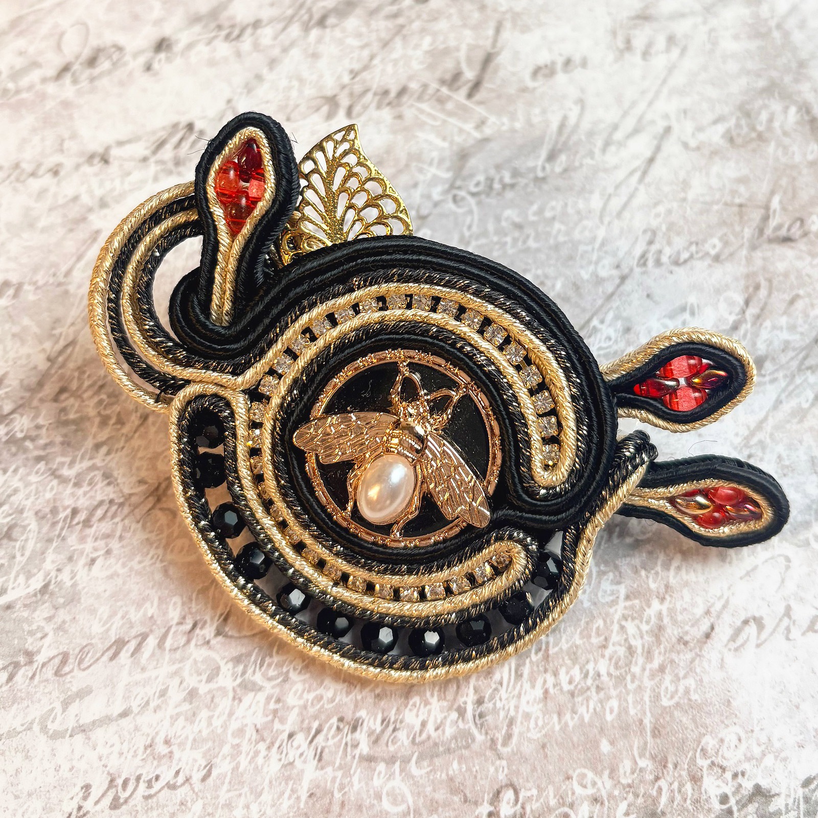 Honeybeeブローチ