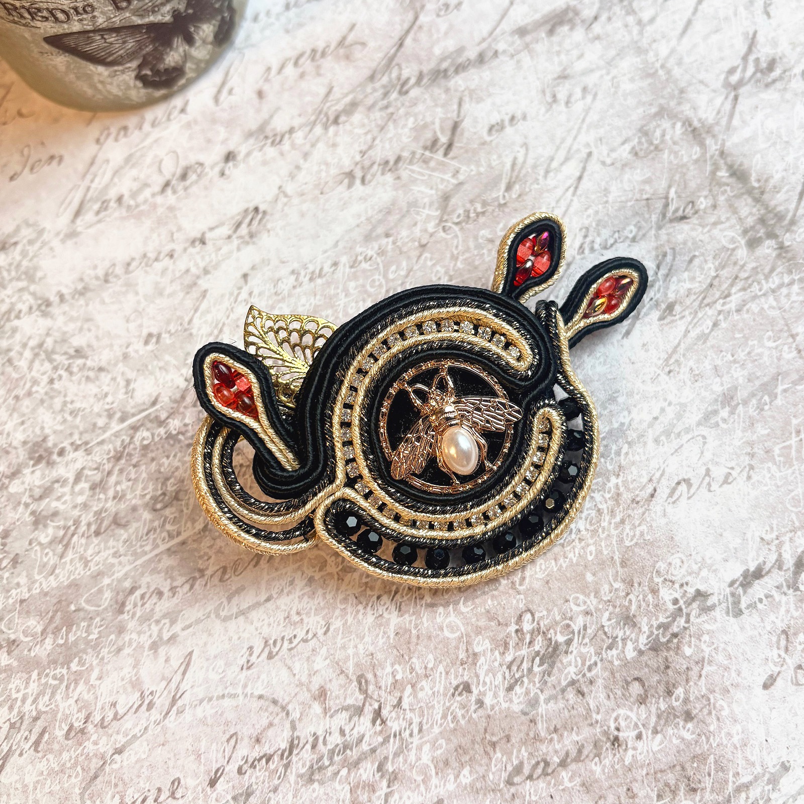 Honeybeeブローチ