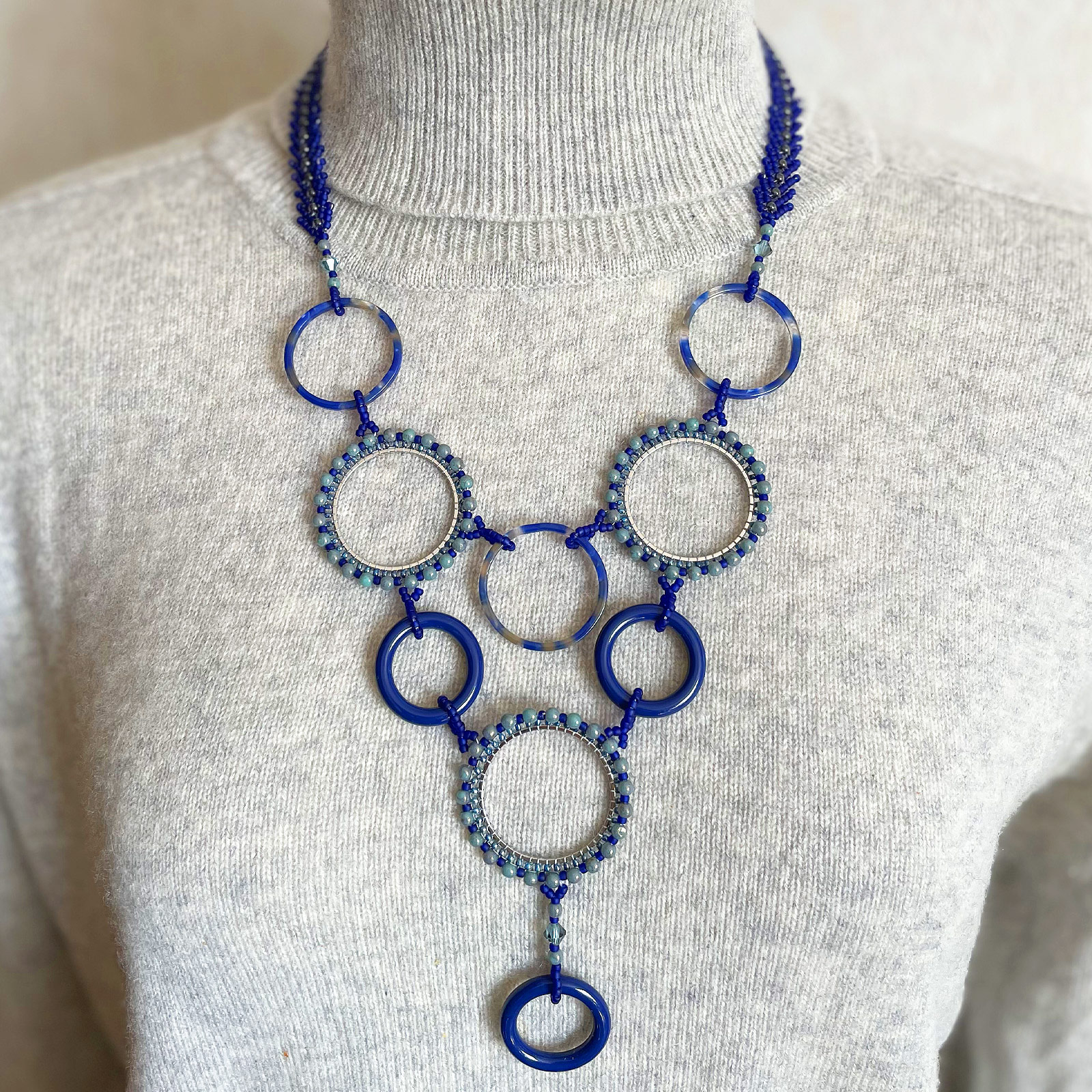 ビーズステッチで編むネックレスロンド