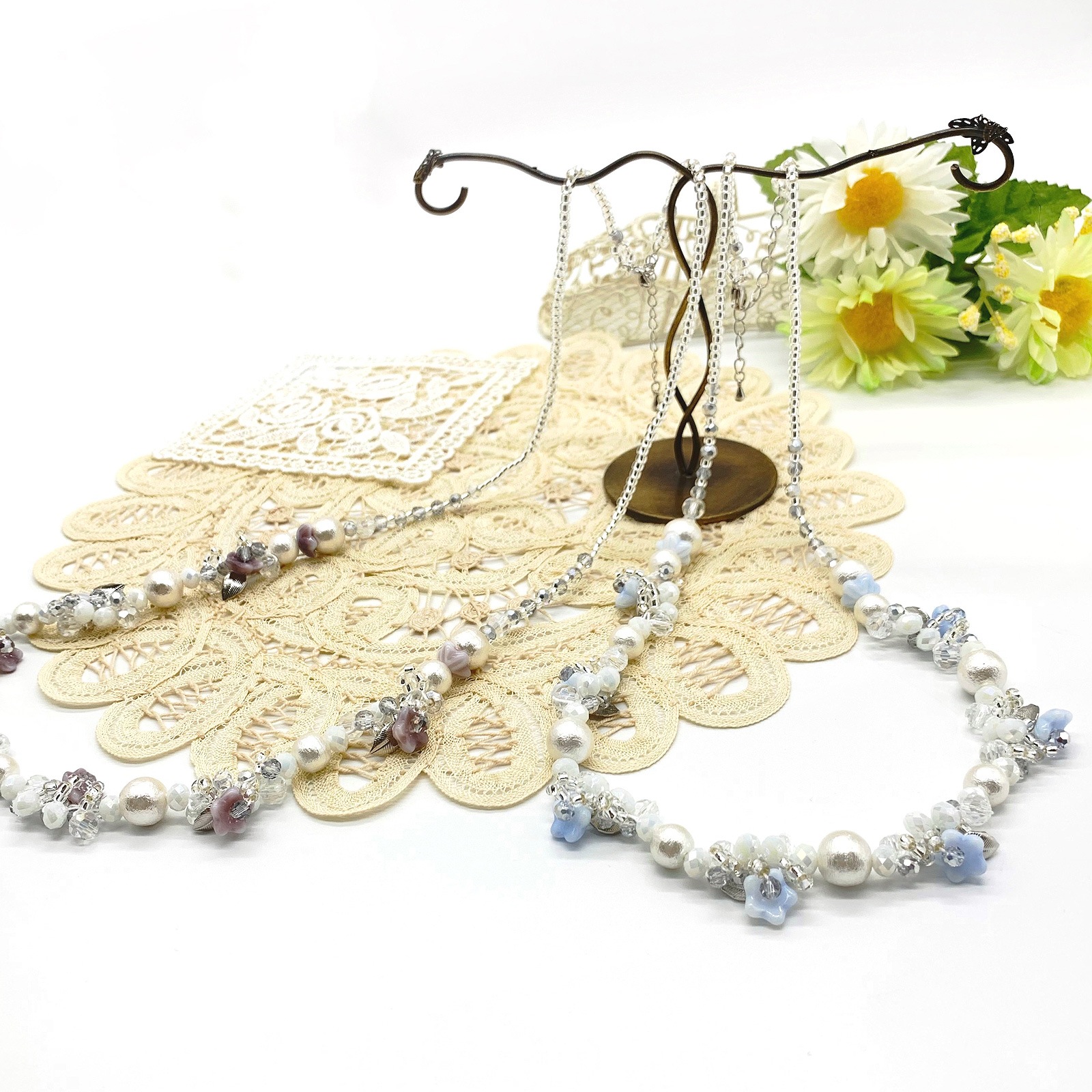 ビーズクロッシェが初めての方にもコットンフラワー・ネックレス ～ブルー～