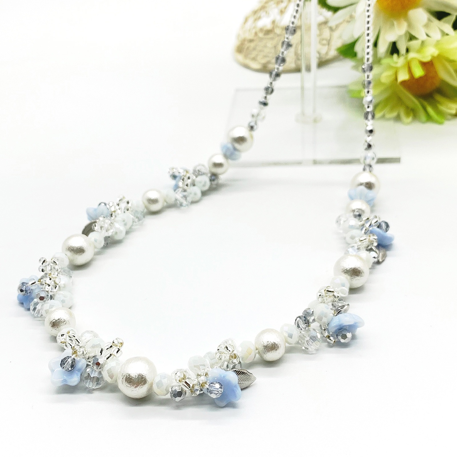 ビーズクロッシェが初めての方にもコットンフラワー・ネックレス ～ブルー～