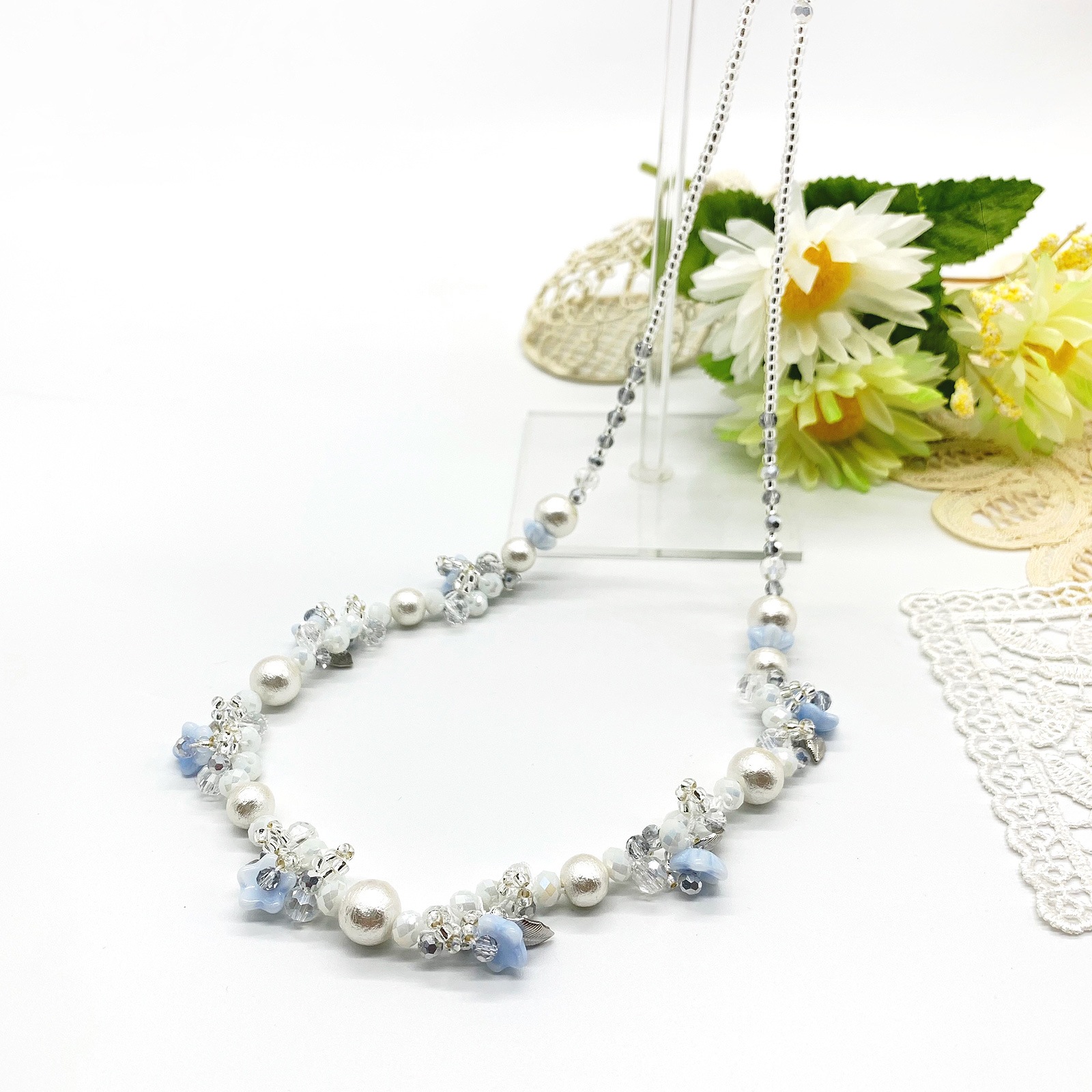 ビーズクロッシェが初めての方にもコットンフラワー・ネックレス ～ブルー～