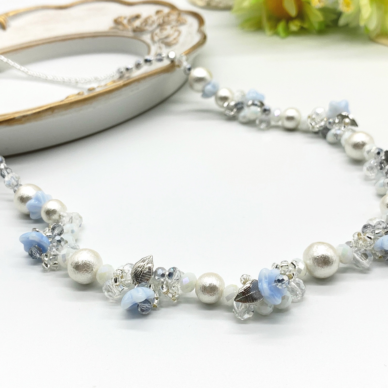ビーズクロッシェが初めての方にもコットンフラワー・ネックレス ～ブルー～