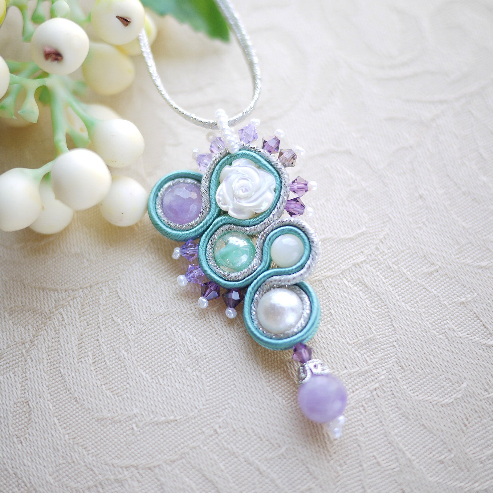 コピーホワイトローズペンダント（ロードクロサイト）※針糸付