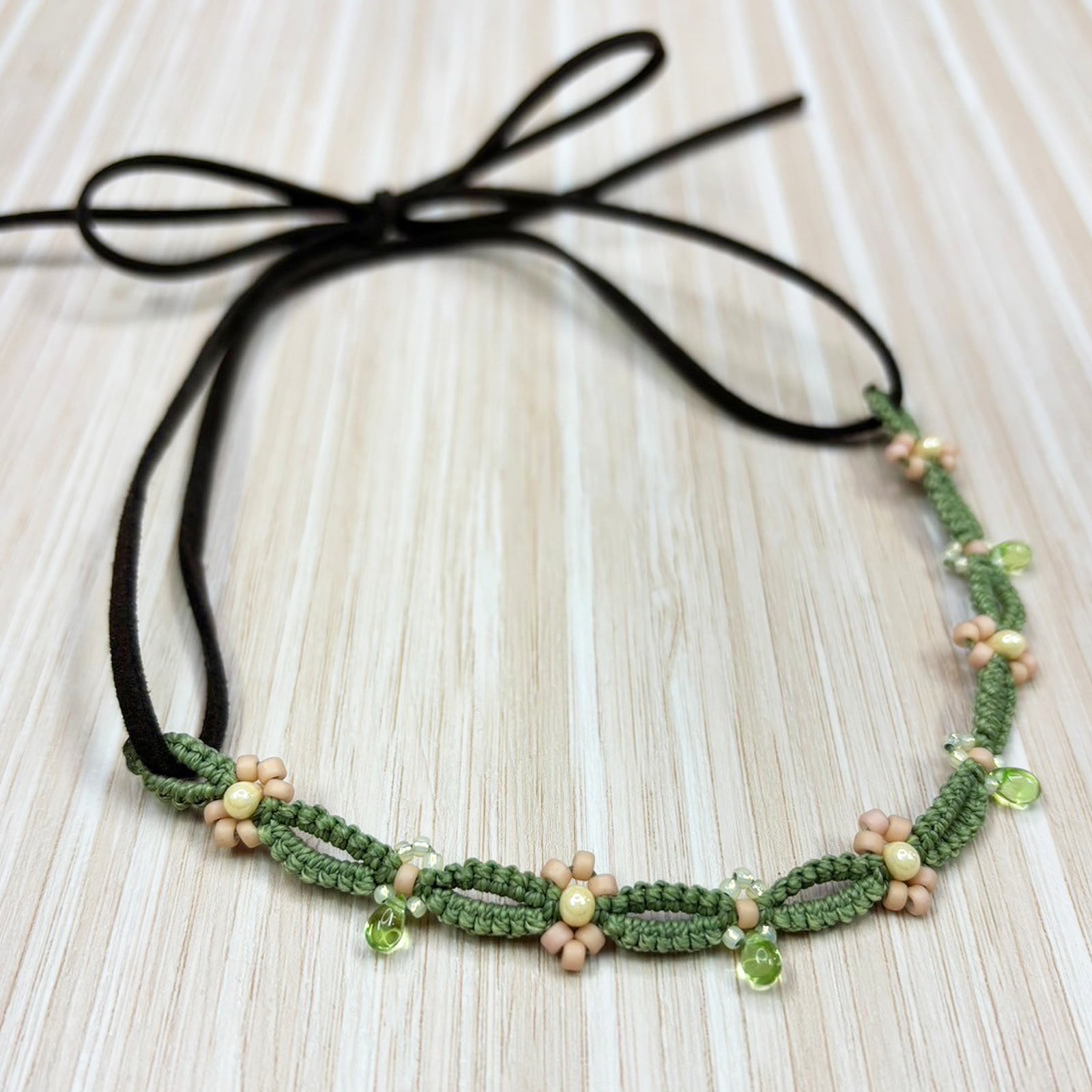 タッチング結びで作る小花のネックレス