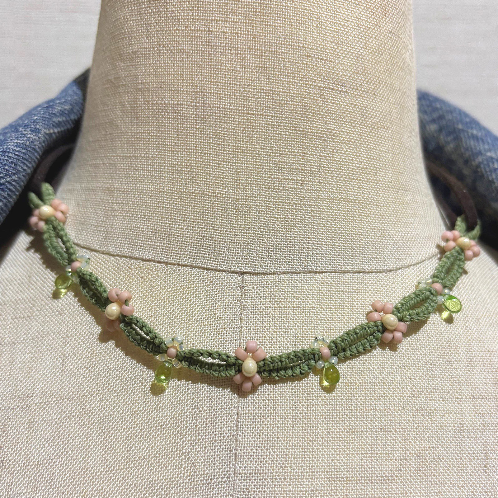 タッチング結びで作る小花のネックレス