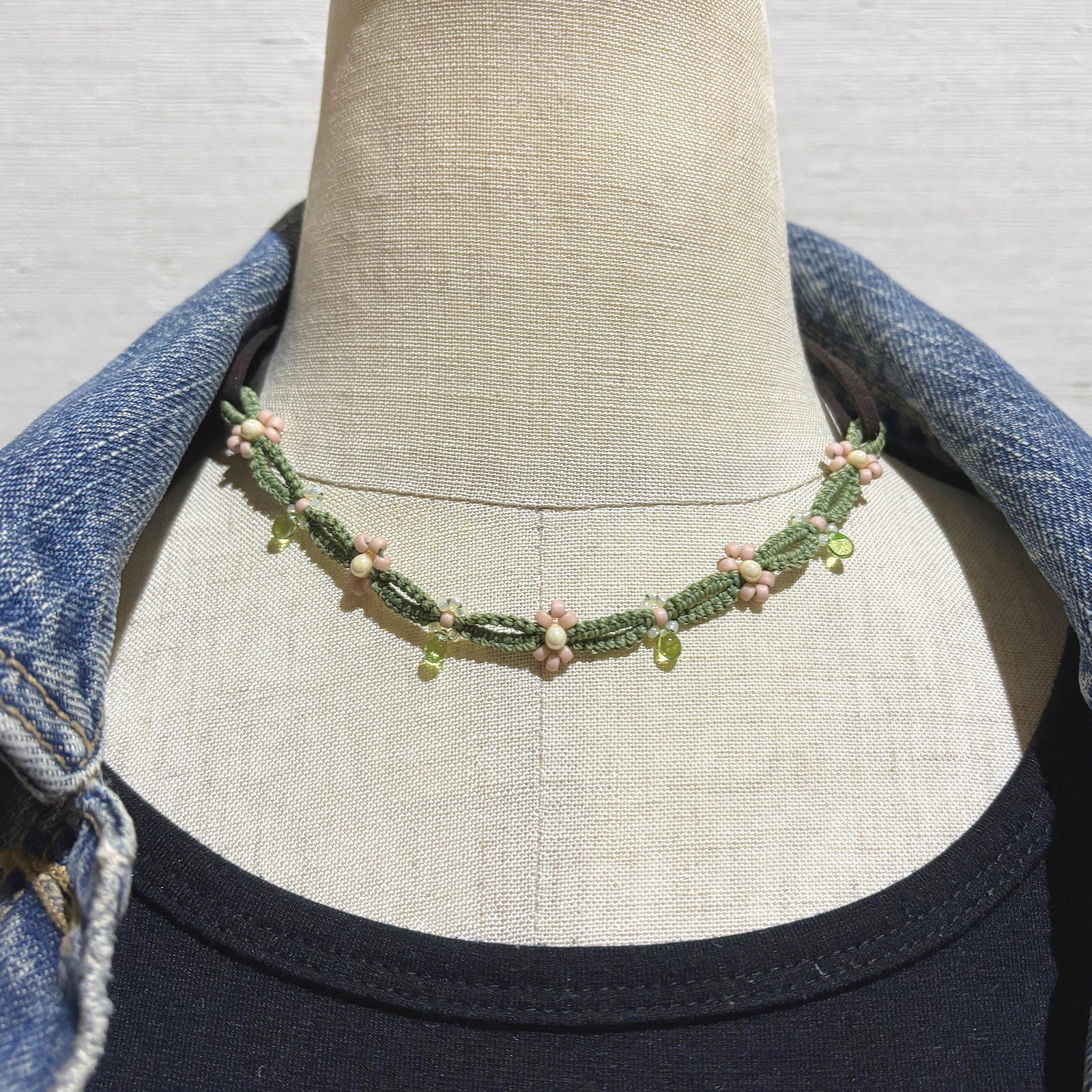 タッチング結びで作る小花のネックレス