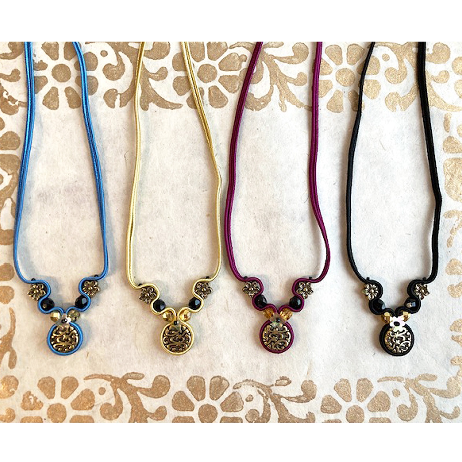 S字ウェーブネックレス ～アロマ～ イエロー ※針糸付