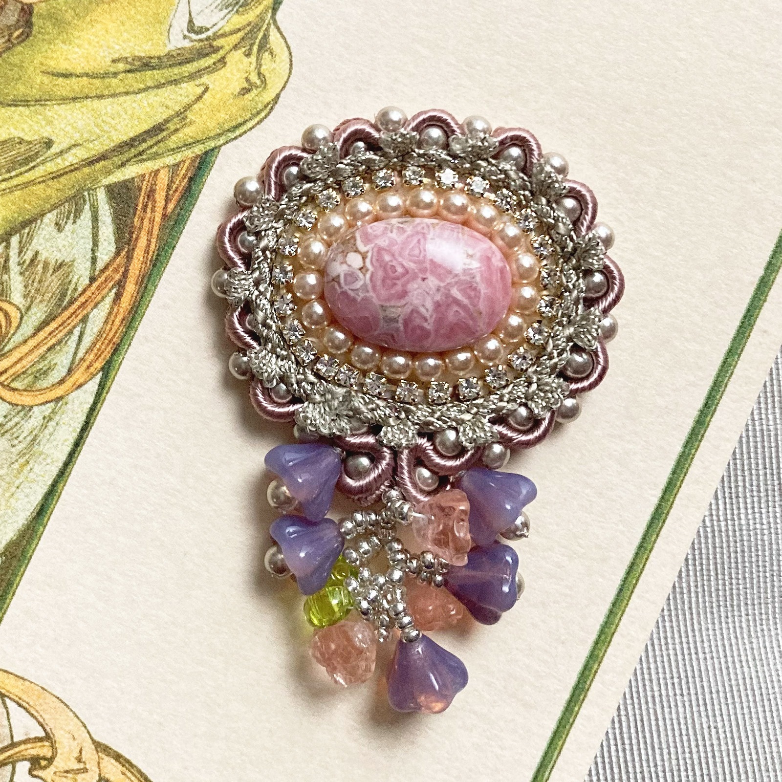 モーヴカラーの2waystyleブローチ/ネックレス