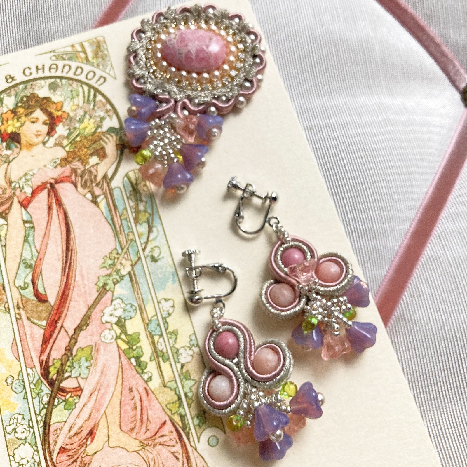 モーヴカラーの2waystyleブローチ/ネックレス