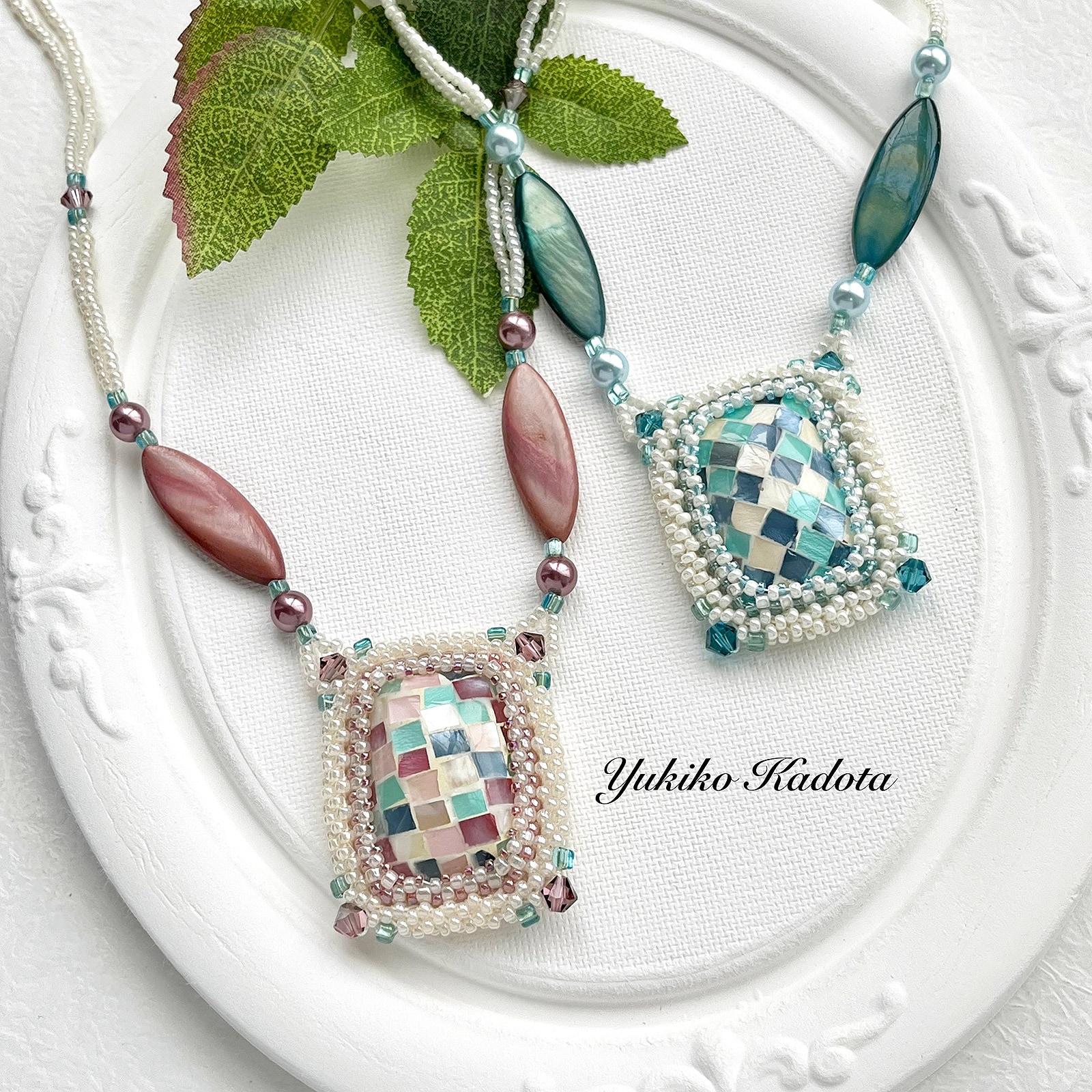 チューブクロッシェとペヨーテステッチでフレーミングモザイコ マルチカラー