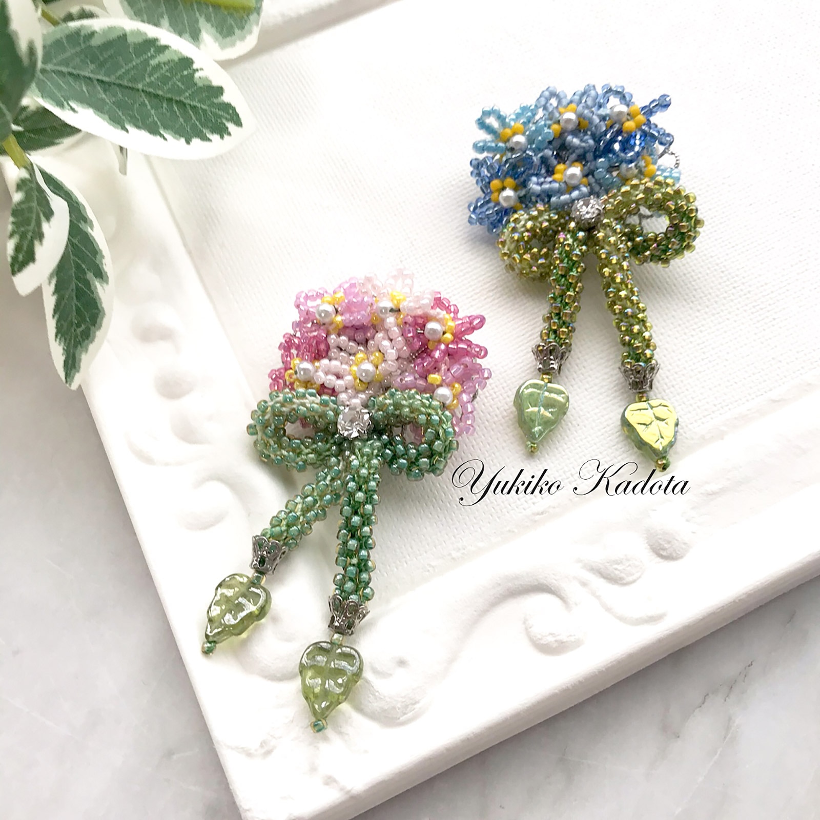 チューブクロッシェで編むお花とリボンさくら草ブローチ