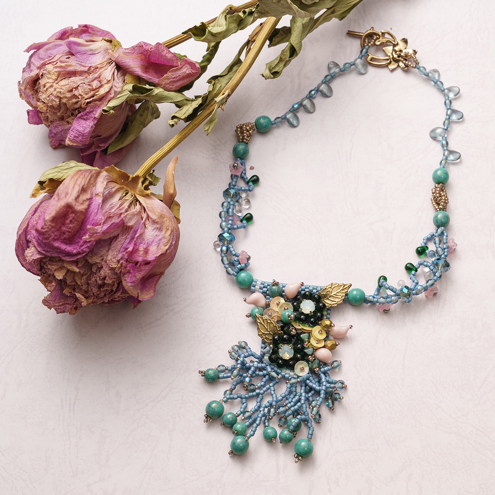 フラワータペストリーネックレス