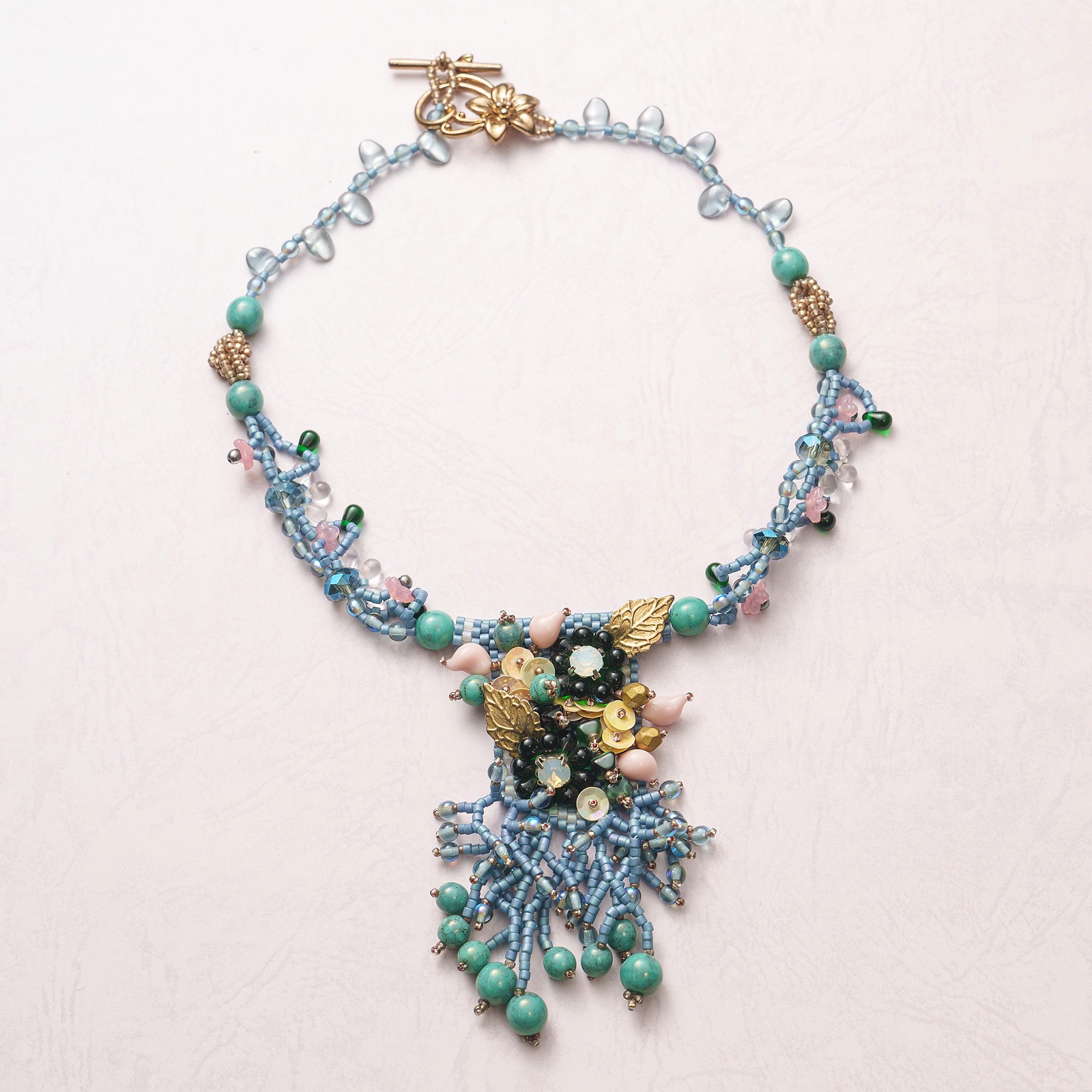 フラワータペストリーネックレス