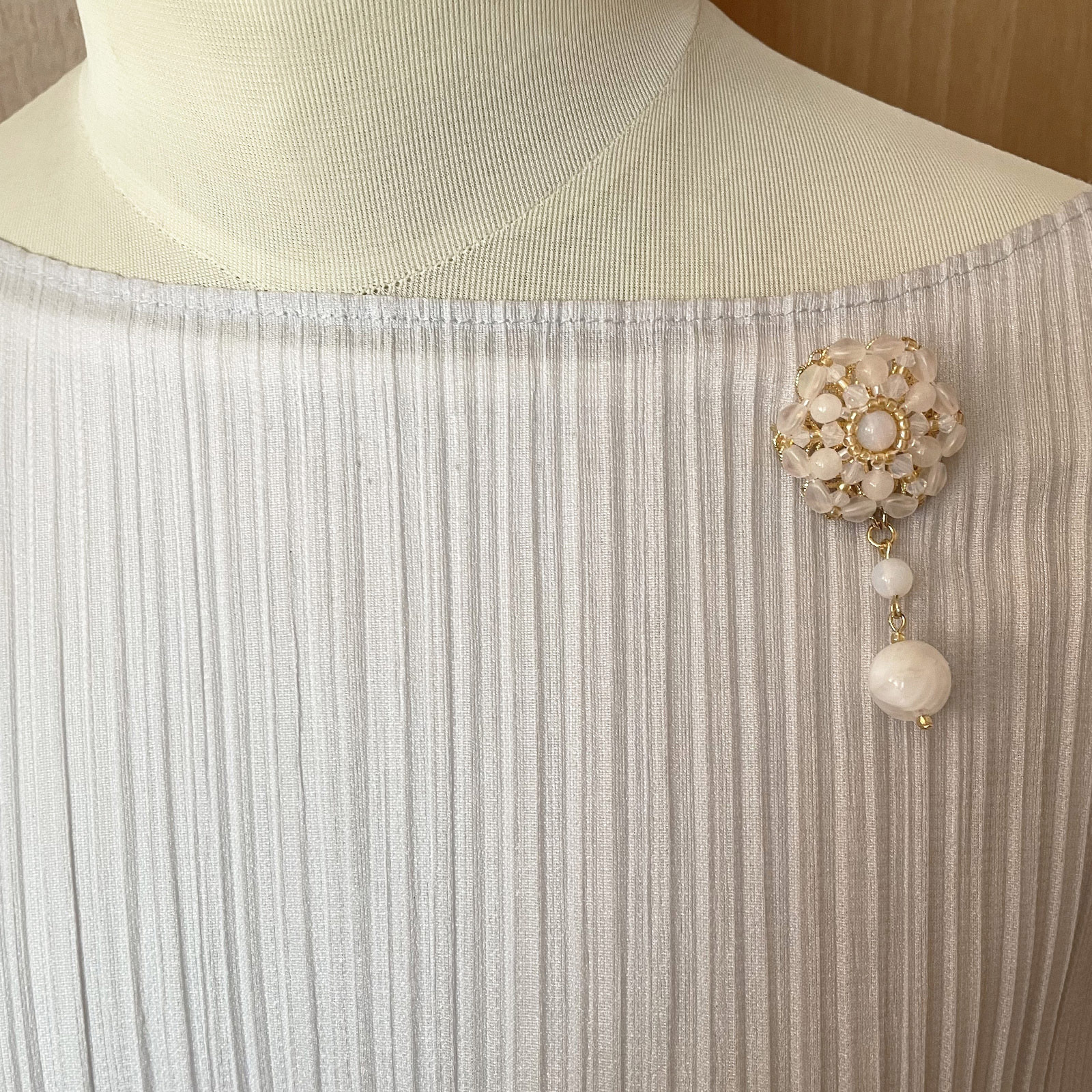 A Little Jeweryホワイトオパールのブローチ