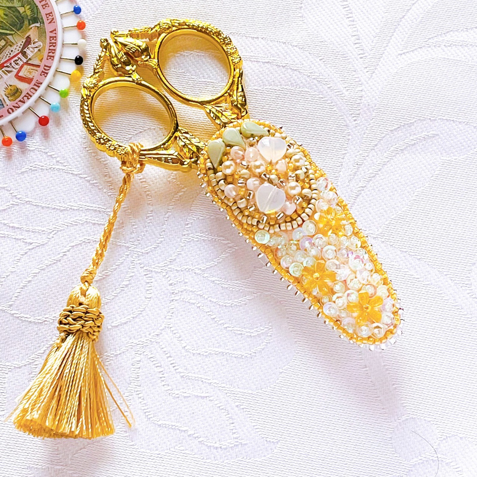 ビーズ刺繍で作るいちごのシザーケース RED（デザインシザー付き）