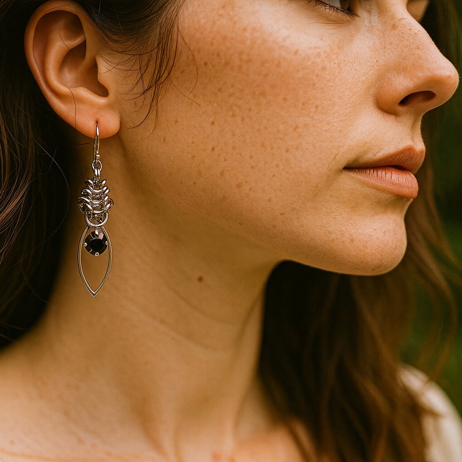 ボックスチェーンとエヴァダイヤのピアスNight Bloom／ナイトブルーム