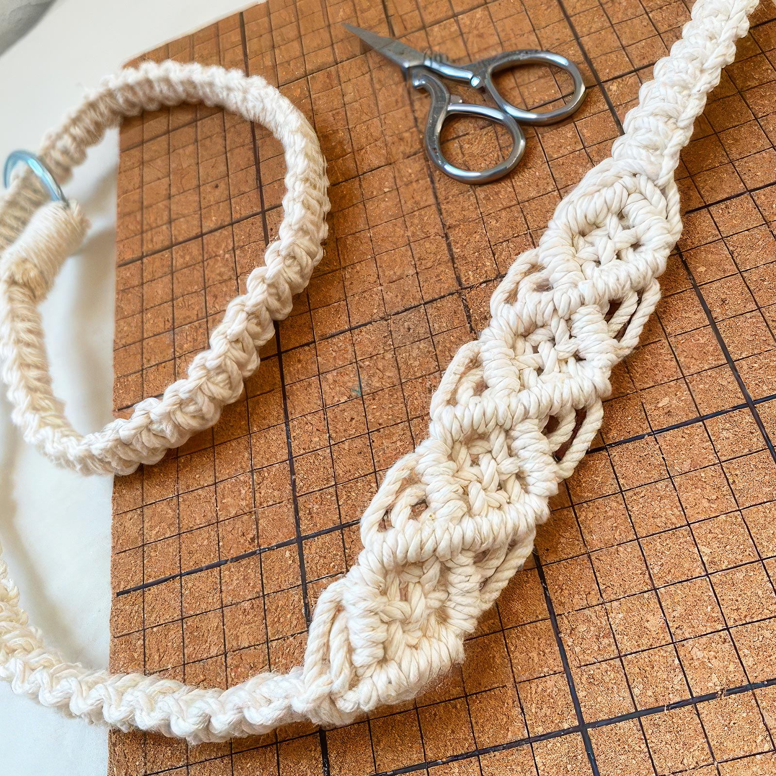 平結びと巻き結びで作るヨガマットホルダー