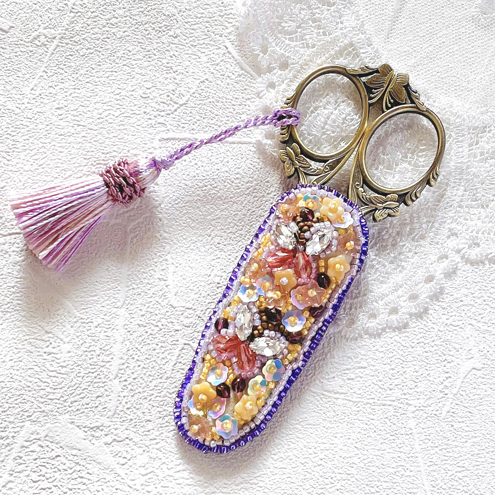 ビーズ刺繍で作るてふてふ＊シザーケース 萩色（デザインシザー付き）