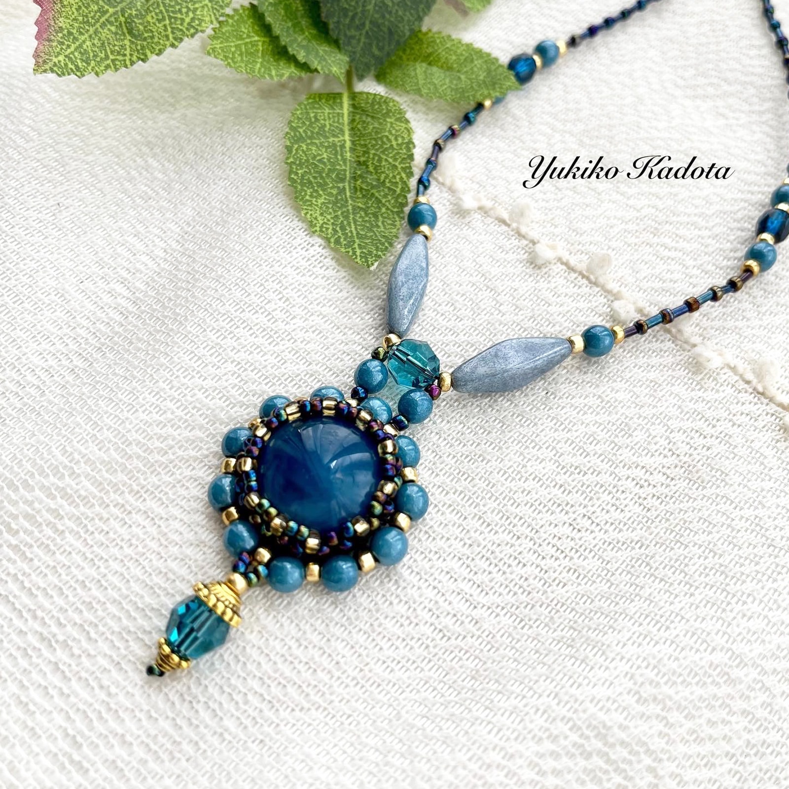 ルトゥールクロッシェのフレーミングアイボリームーン