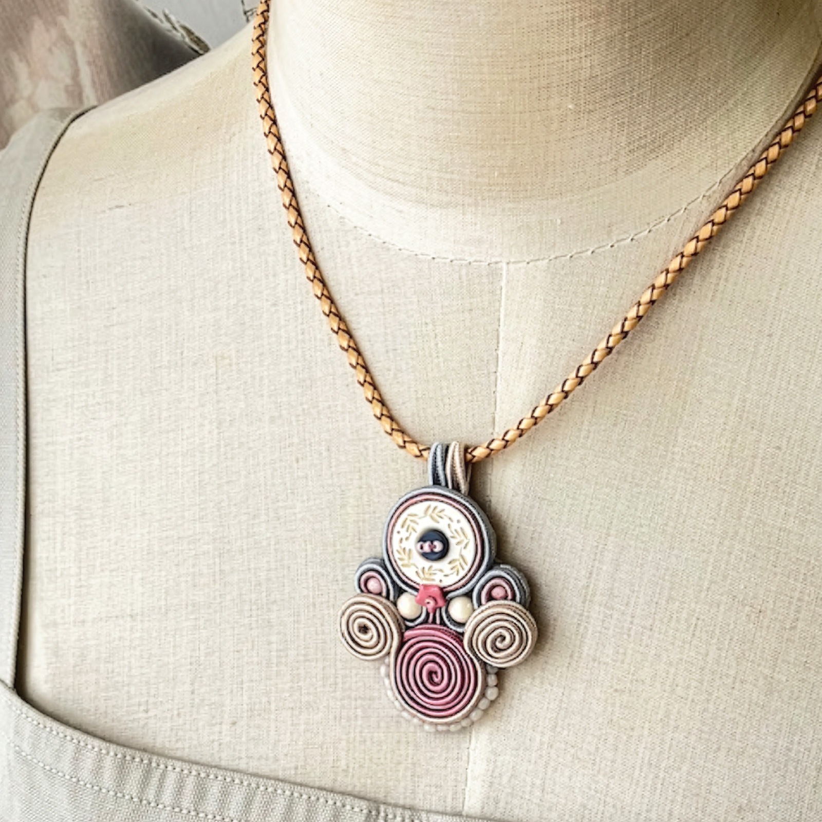 ラウンドシェイプとスパイラルシェイプで作る花凛（かりん）／桃