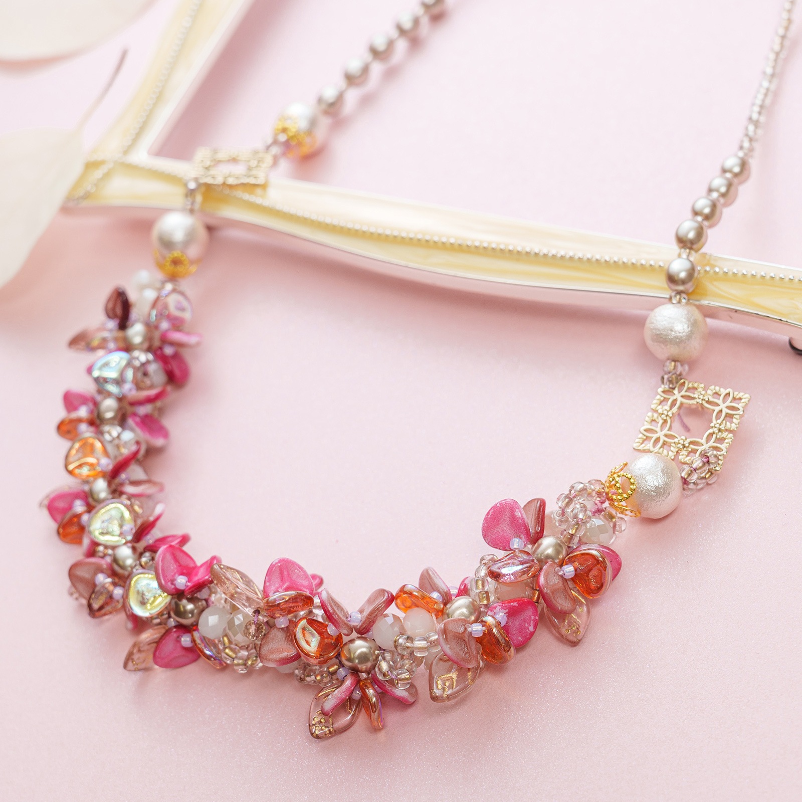 ペレンクロッシェの増減花＊花ネックレス ミックスレッドver.