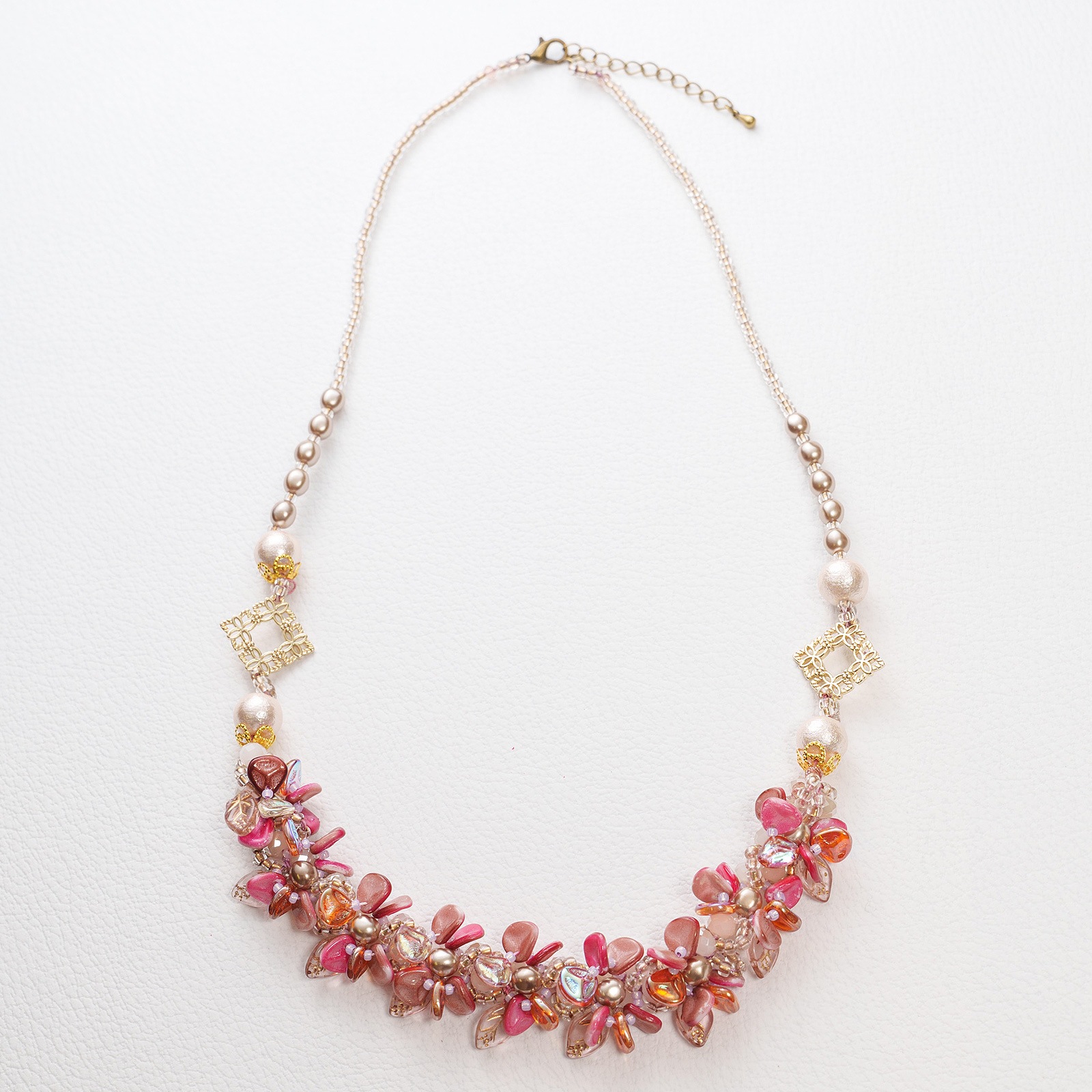 ペレンクロッシェの増減花＊花ネックレス ミックスレッドver.