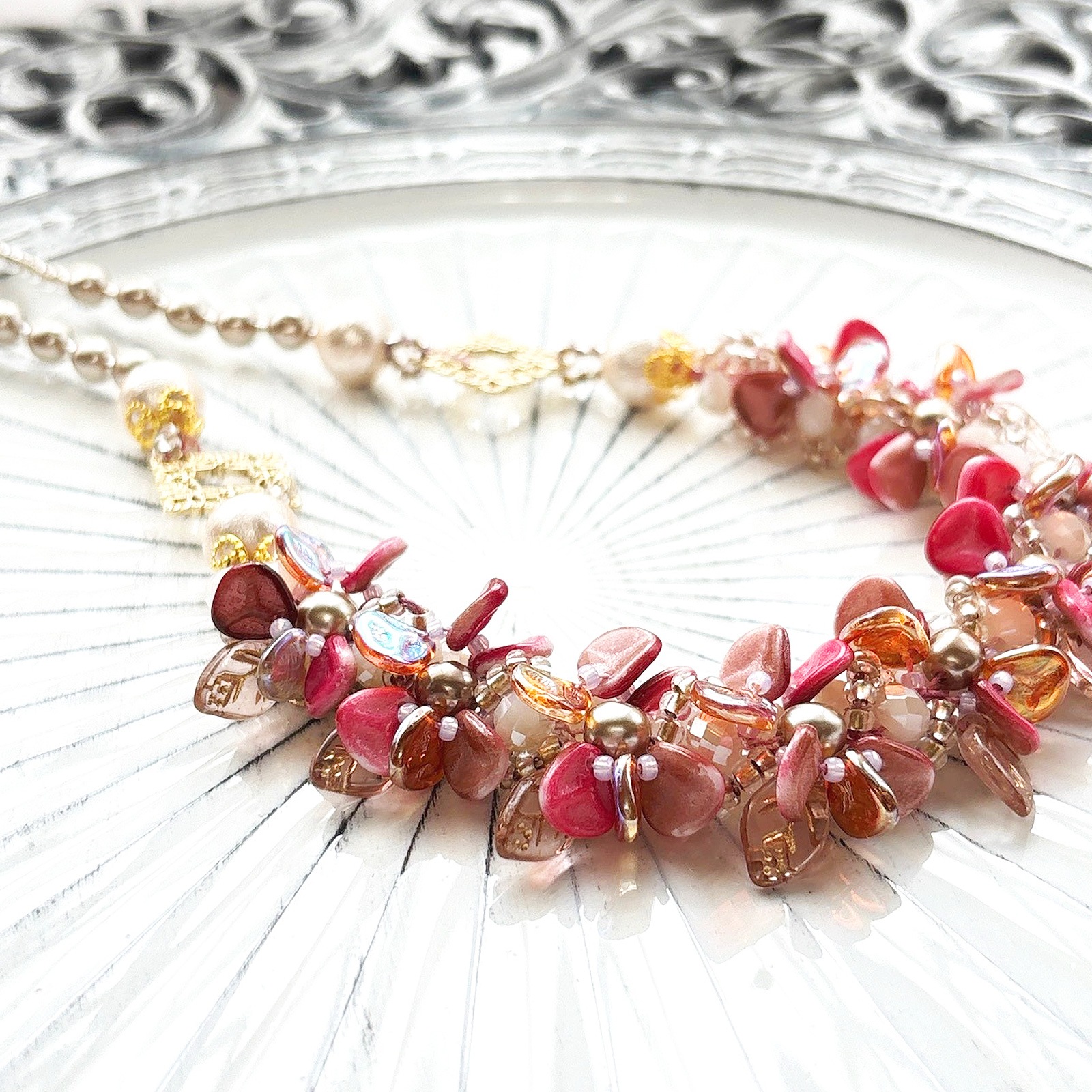 ペレンクロッシェの増減花＊花ネックレス ミックスレッドver.