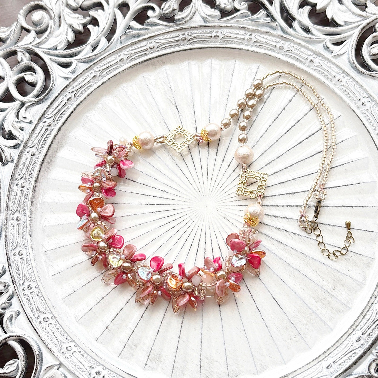 ペレンクロッシェの増減花＊花ネックレス ミックスレッドver.