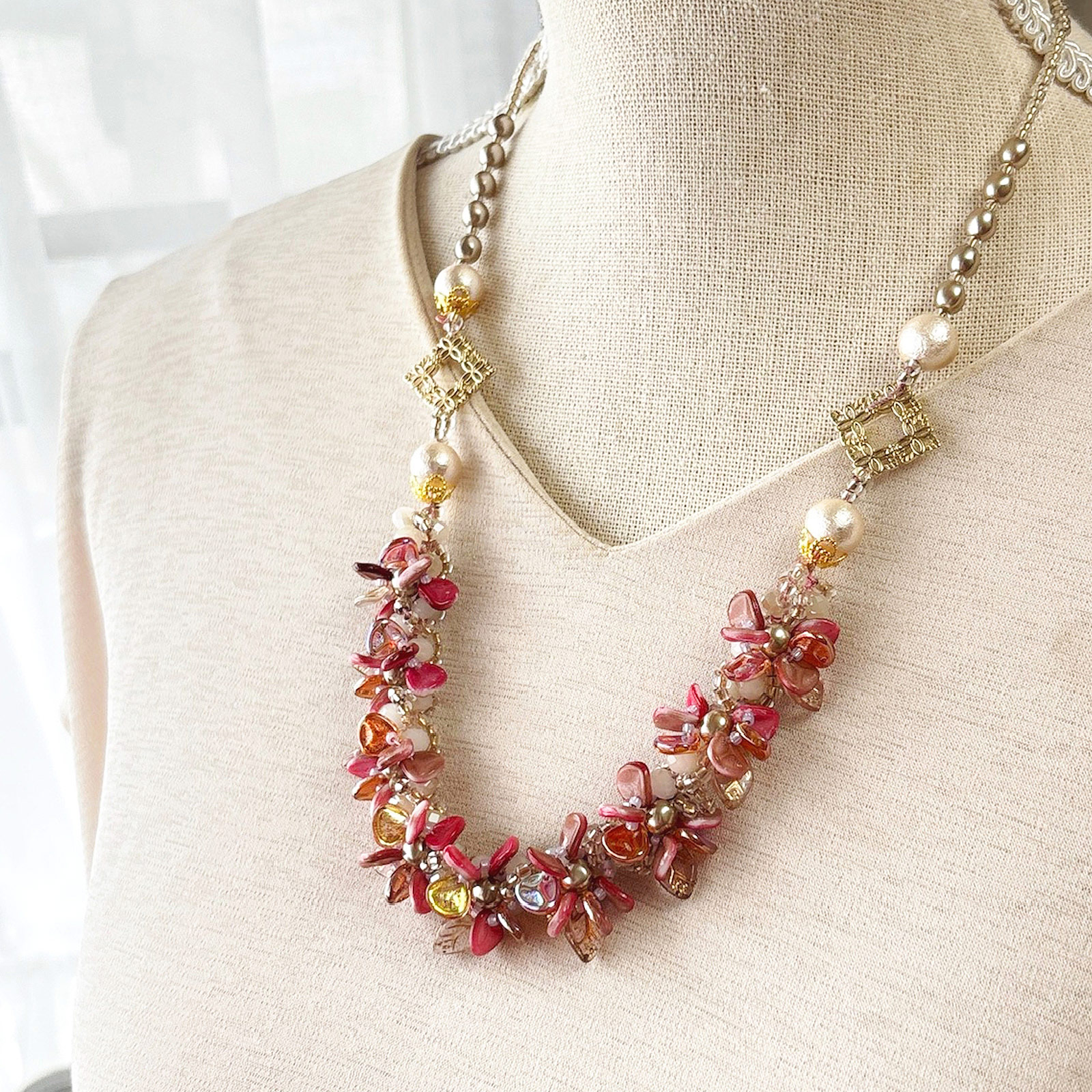 ペレンクロッシェの増減花＊花ネックレス ミックスレッドver.