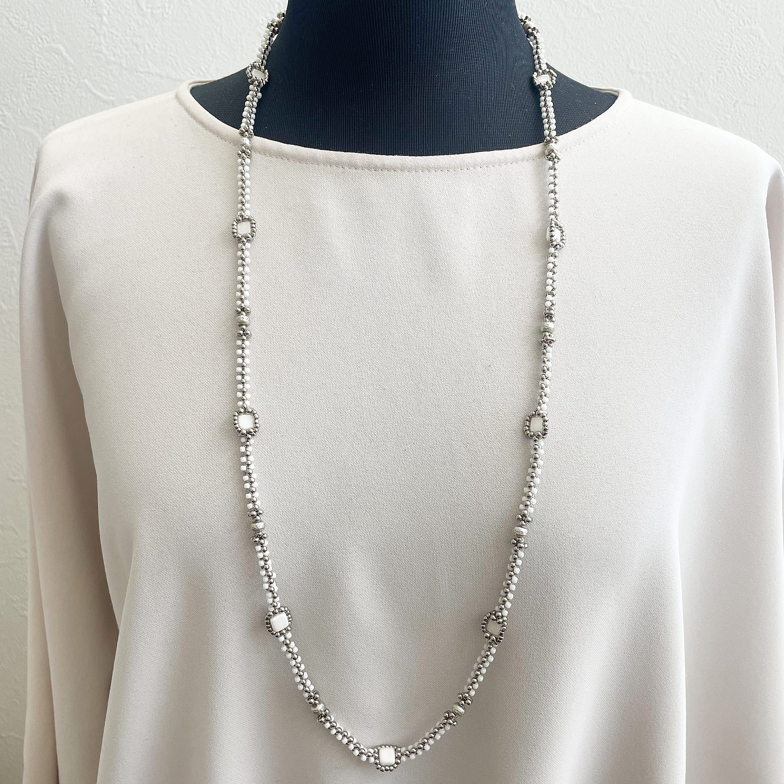 ホワイトスクエア ネックレス