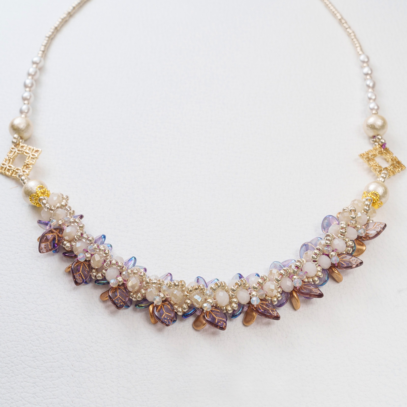 ペレンクロッシェの増減花＊花ネックレス パープルゴールドver.