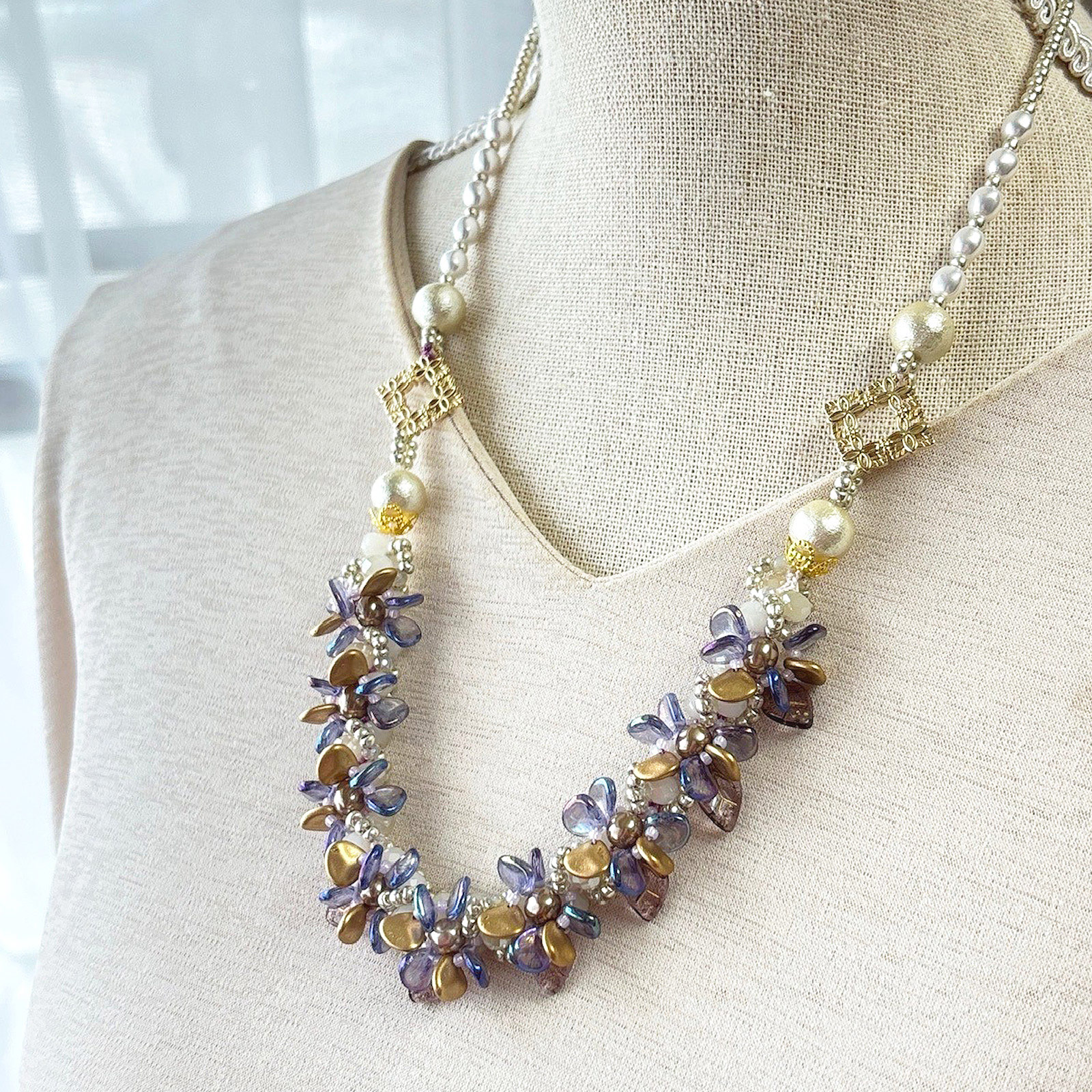 ペレンクロッシェの増減花＊花ネックレス パープルゴールドver.