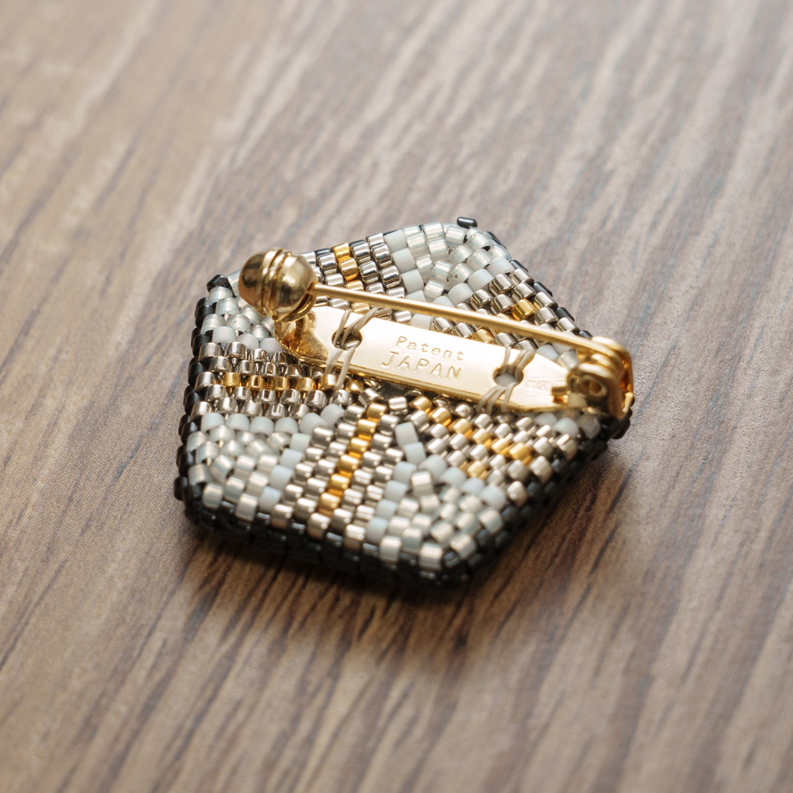 和柄五角形の帯留め/ブローチ 青