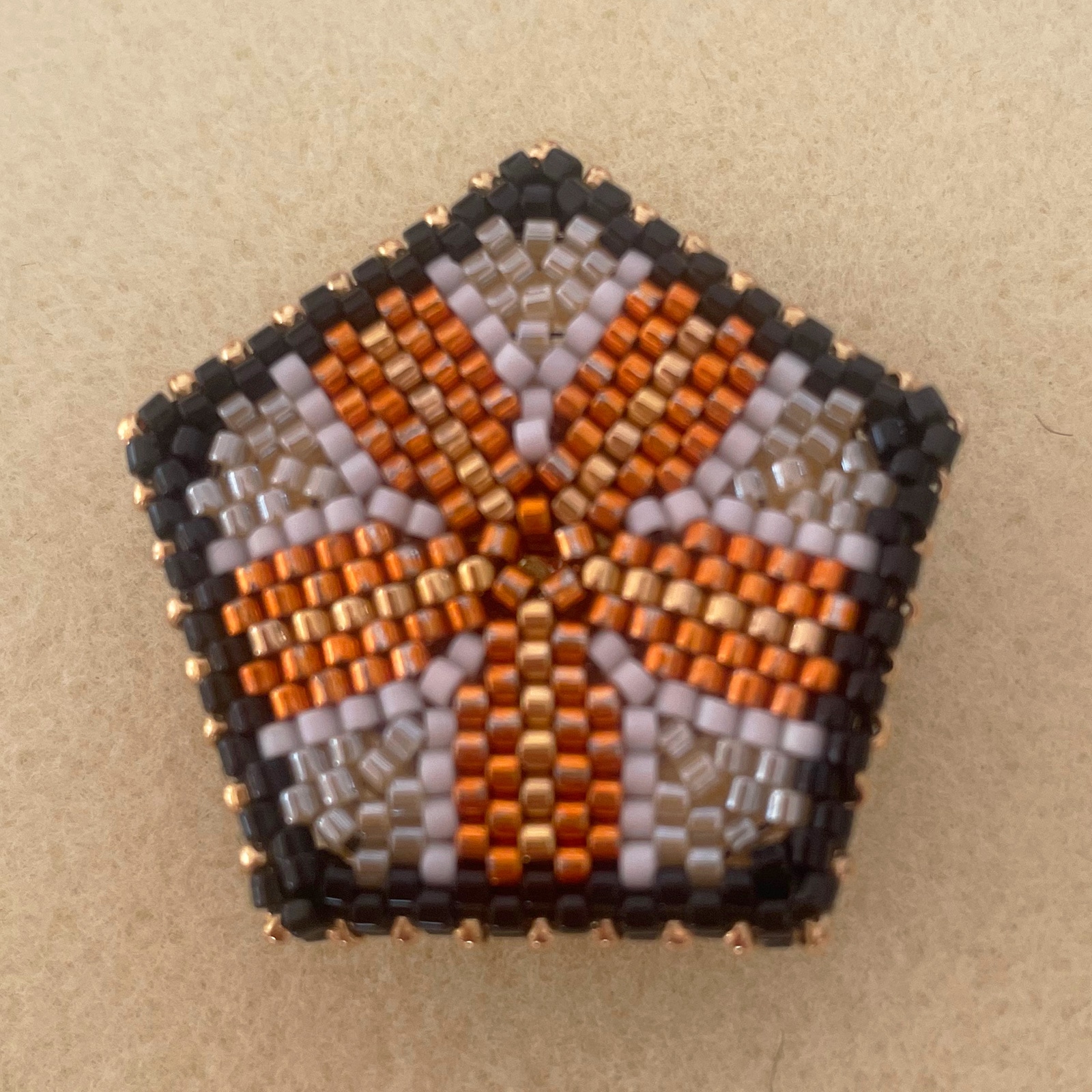 和柄五角形の帯留め/ブローチ 青