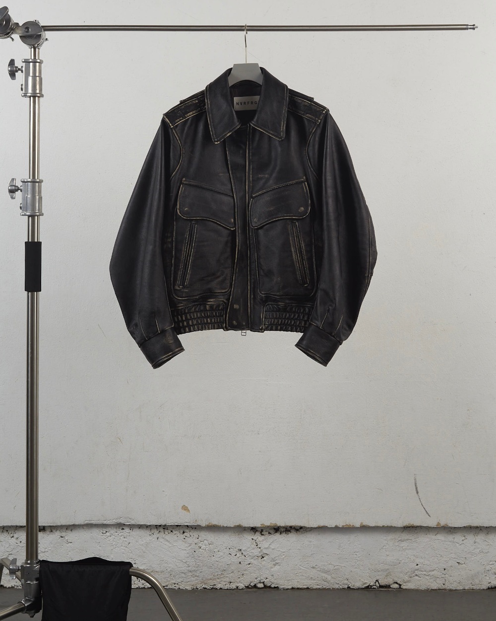 ジャケット・アウター NVRFRGT 24AW DISTRESSED LETHER BOMBER NVRFRGT ネヴァーフォーゲット 24AW DISTRESSED LEATHER BOMBER
