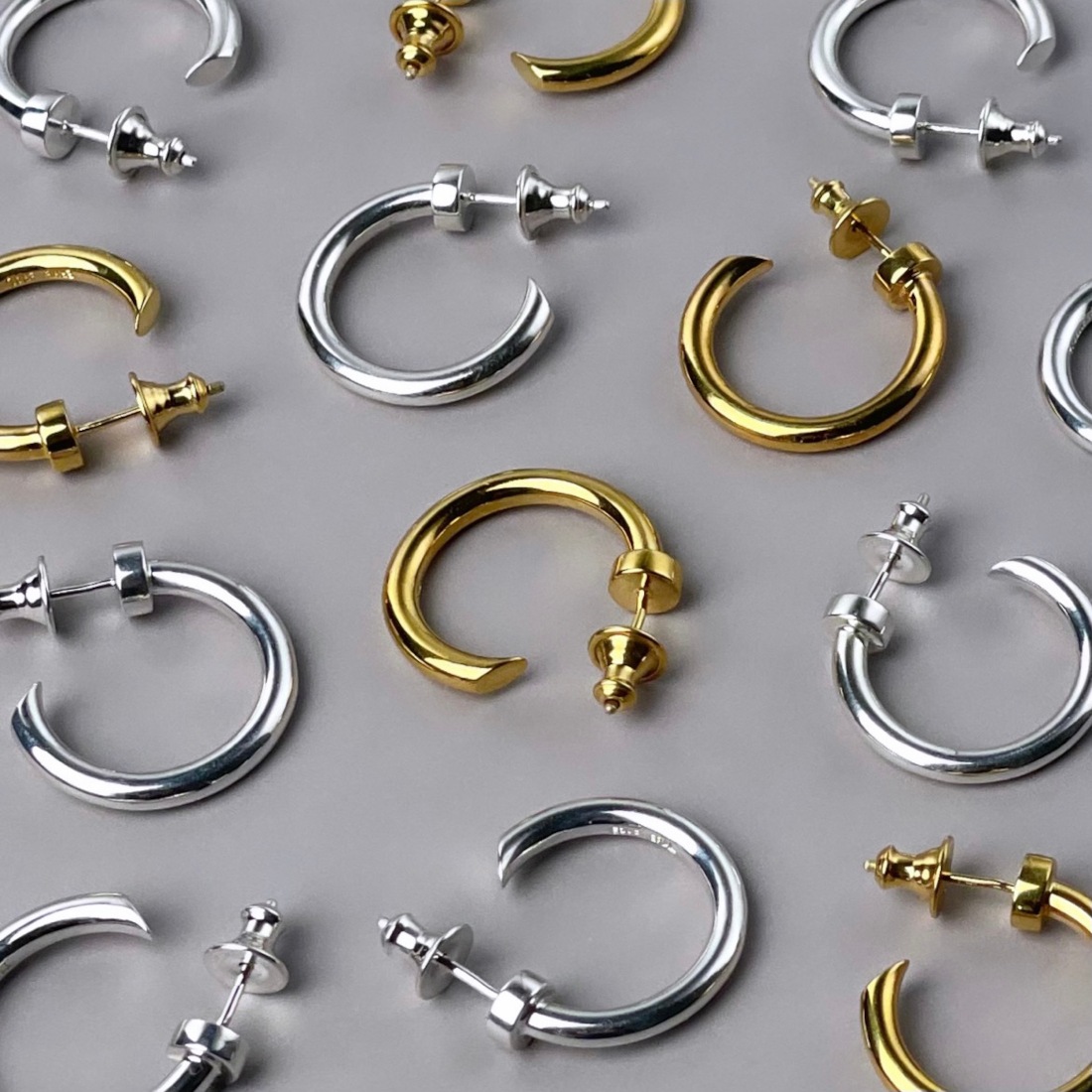 ephemeral エフェメラル stud hoop pierce (gold)