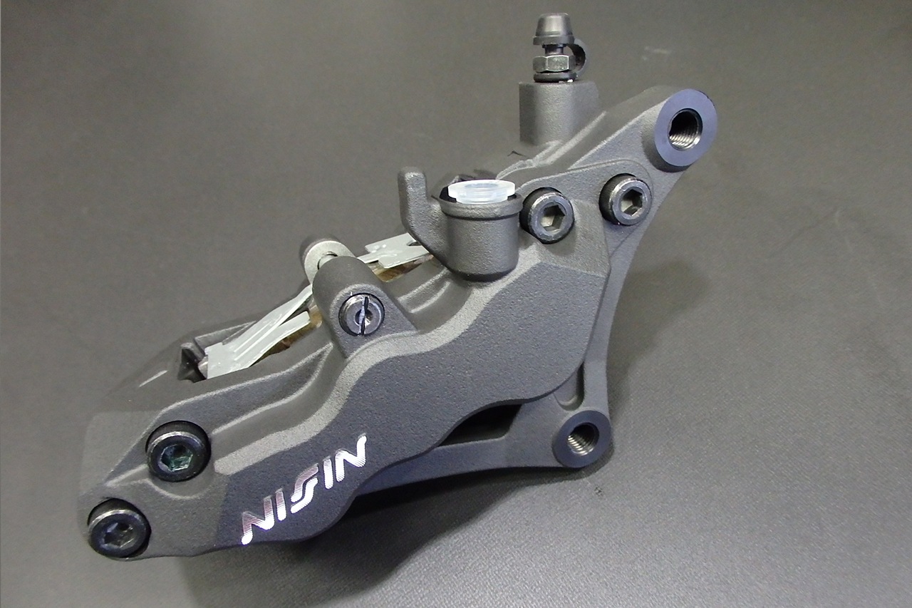ADVANTAGE NISSIN レース専用・ブレーキキャリパー(ダストシール付き)RH 4POTキャリパーTZ Type 83mmピッチ（BLACK・R） NISSIN,キャリパー関連,鋳造タイプ | ADVANTAGE