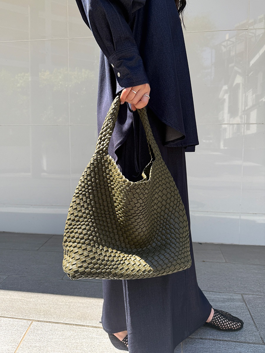 グリーンの編み込みトートバッグ 編み込みトートバッグ | Bags | AEFRE